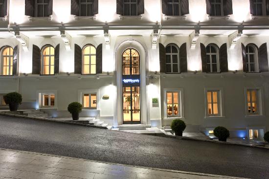 tomtom-suites-entrace